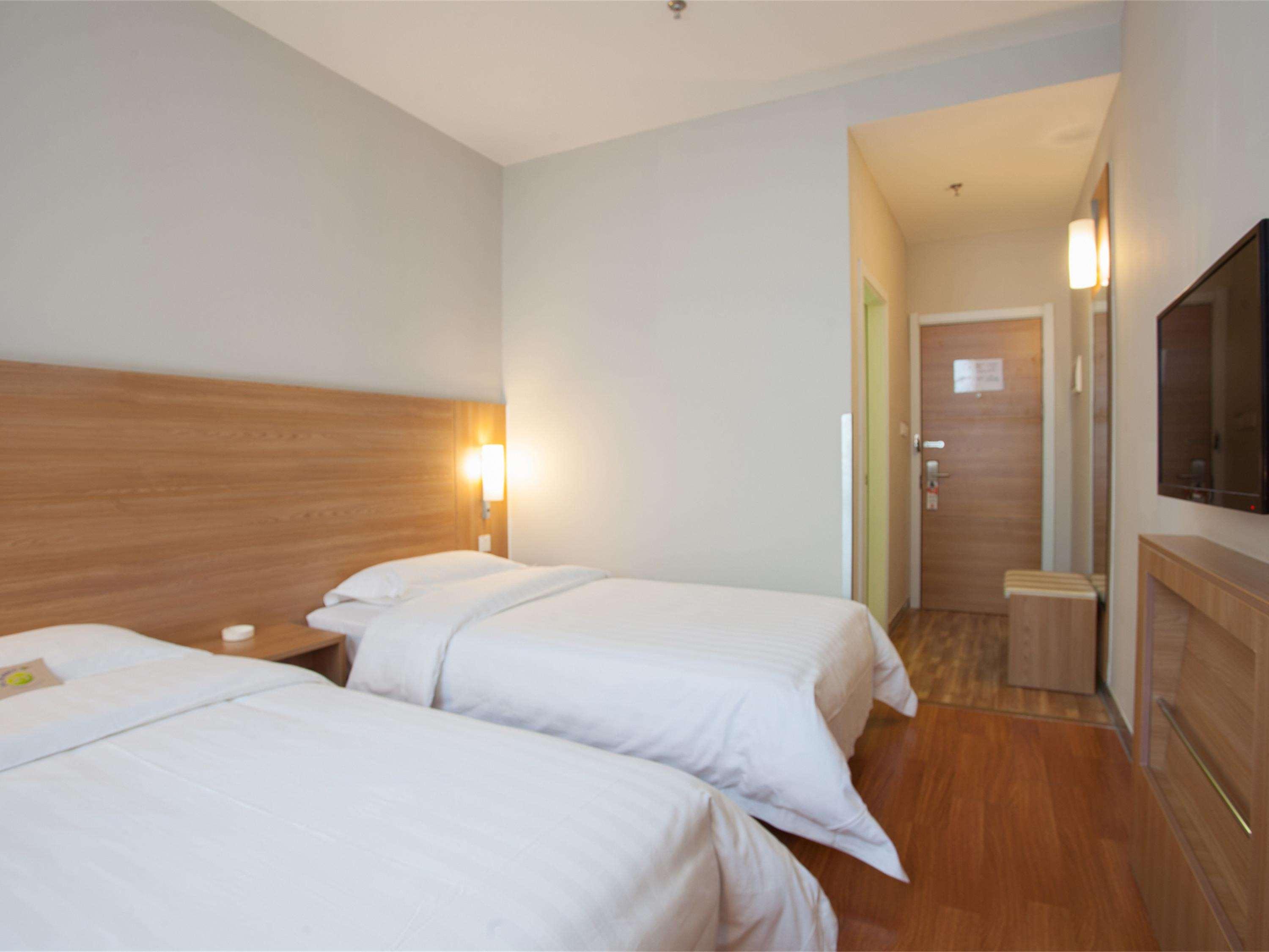 Ibis Qingdao Chengyang Hotel Exterior photo