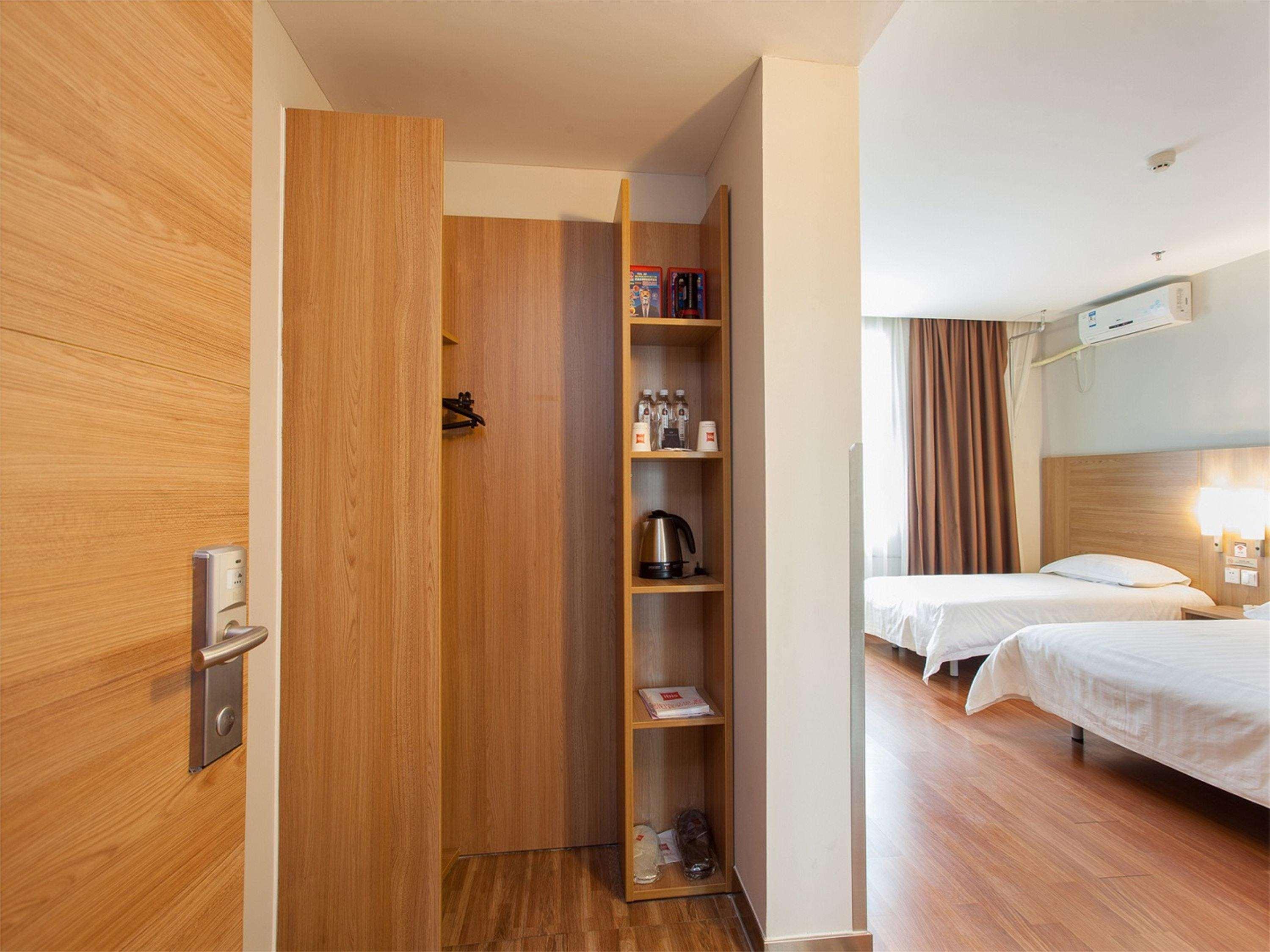 Ibis Qingdao Chengyang Hotel Exterior photo