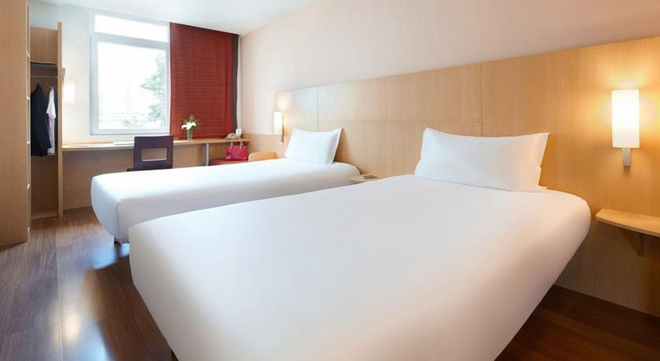 Ibis Qingdao Chengyang Hotel Exterior photo