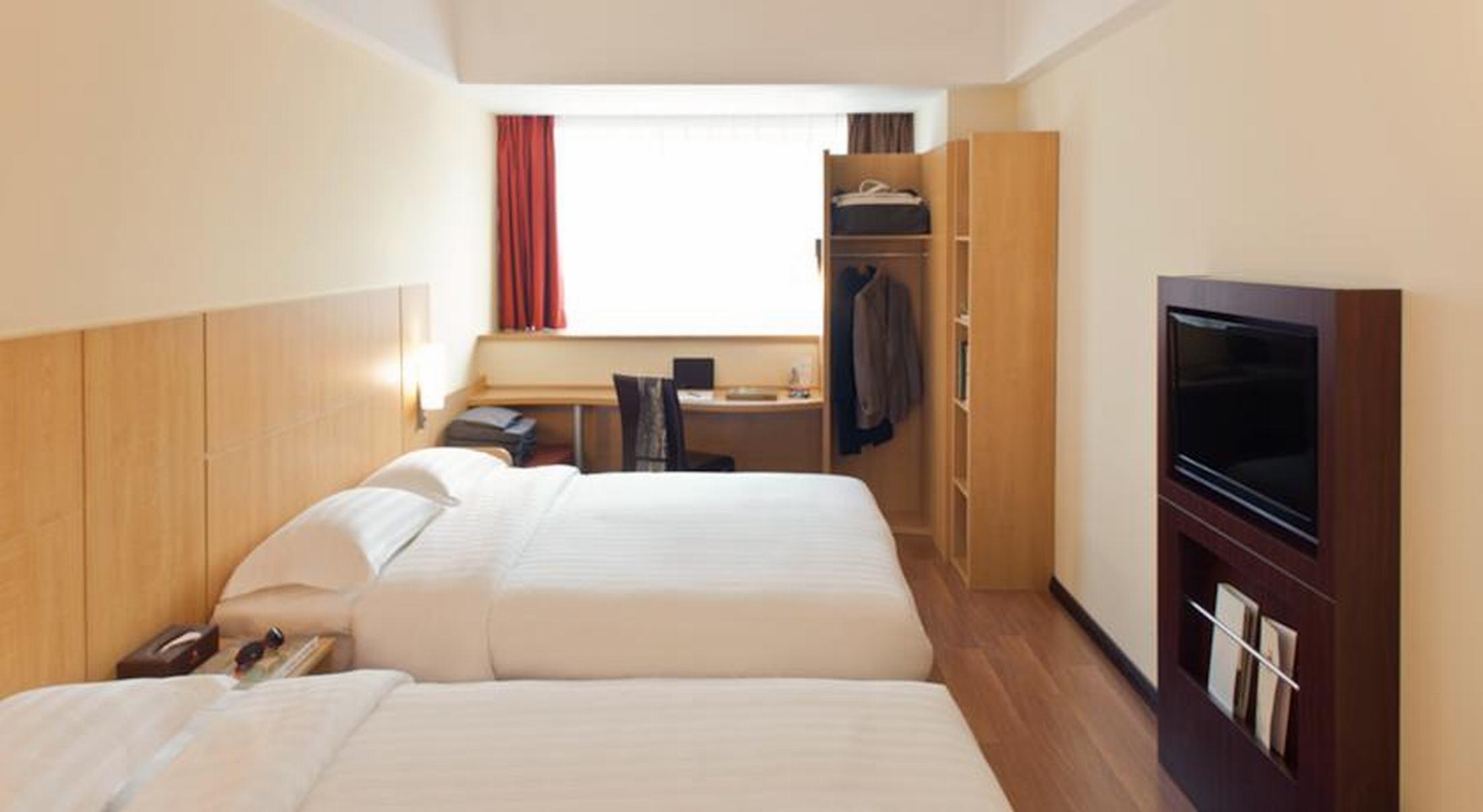 Ibis Qingdao Chengyang Hotel Exterior photo