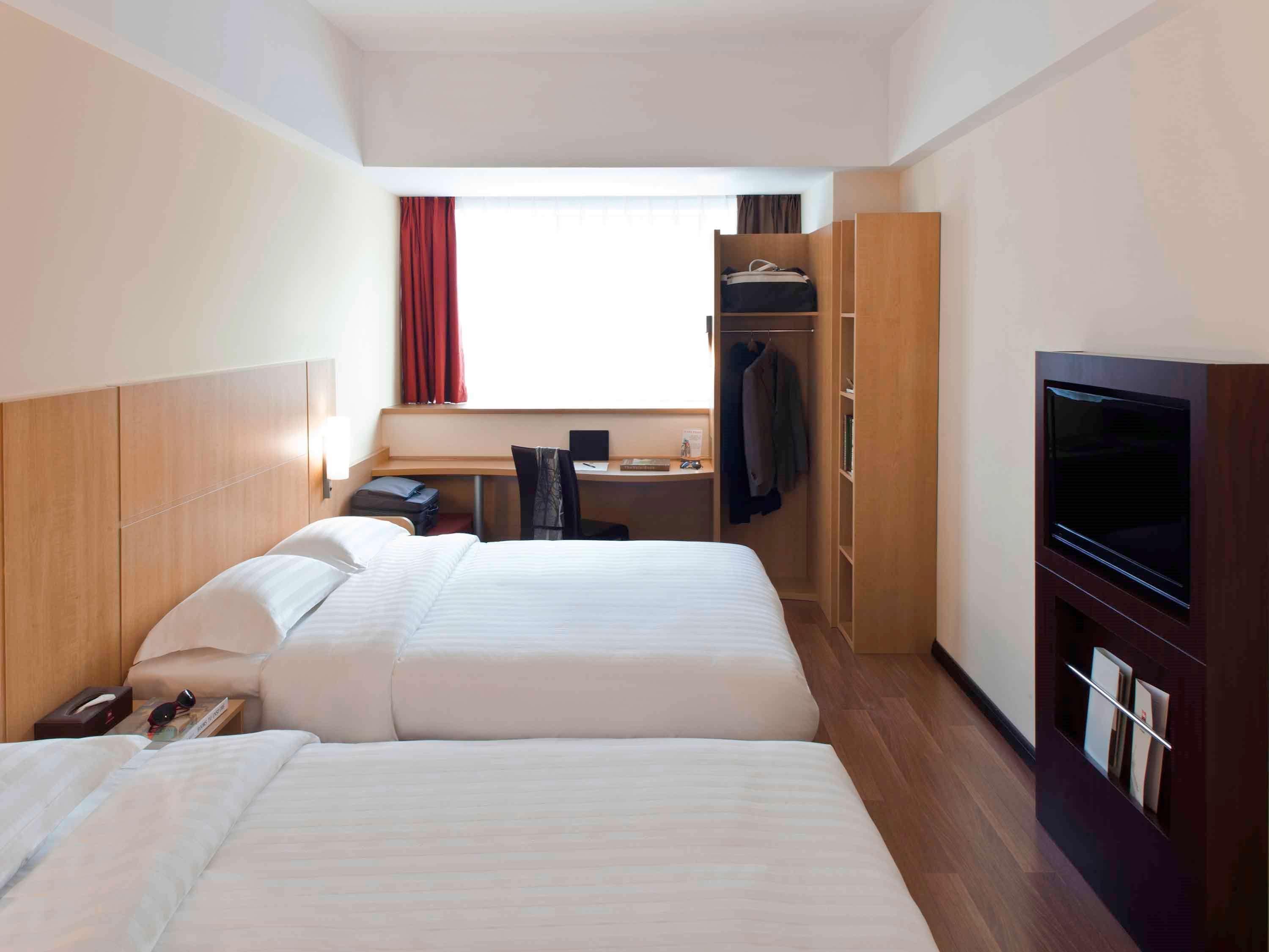 Ibis Qingdao Chengyang Hotel Exterior photo